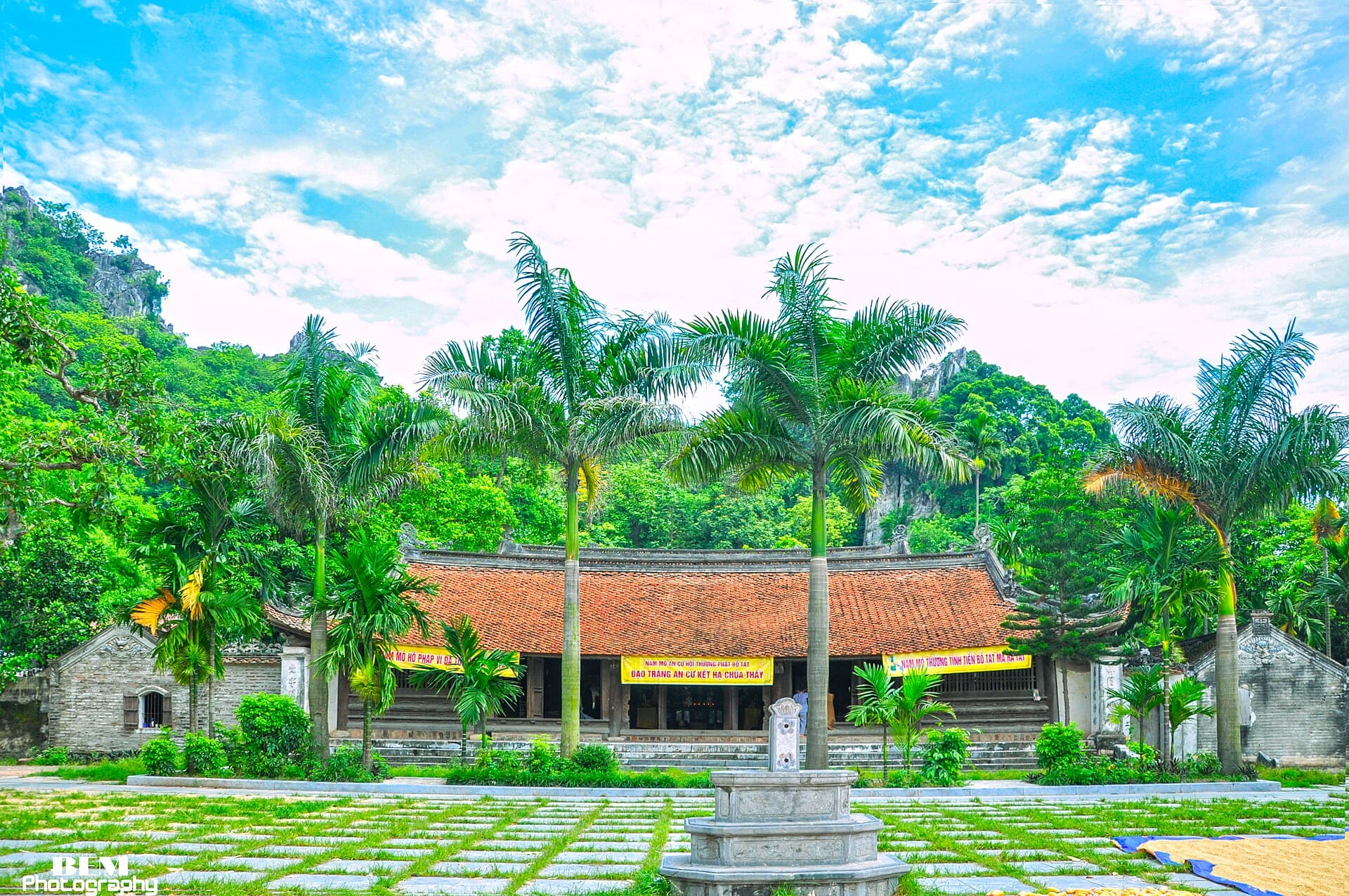 Chùa Thầy và khu vực núi đá Sài Sơn, Hà Nội